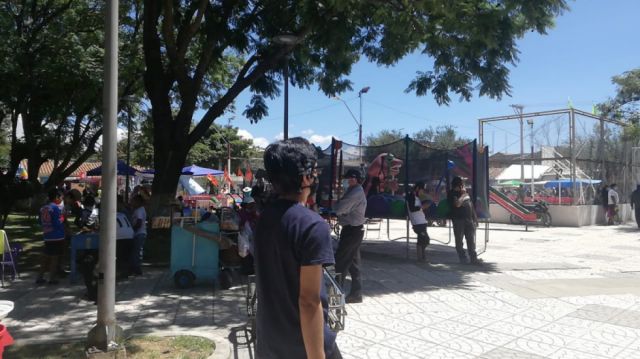 Tarija: Pese a restricciones, en el barrio Avaroa hay feria y juegos