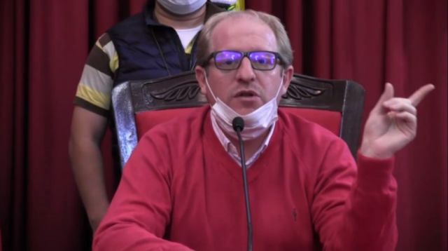 Covid, Oliva presenta una leve pulmonía