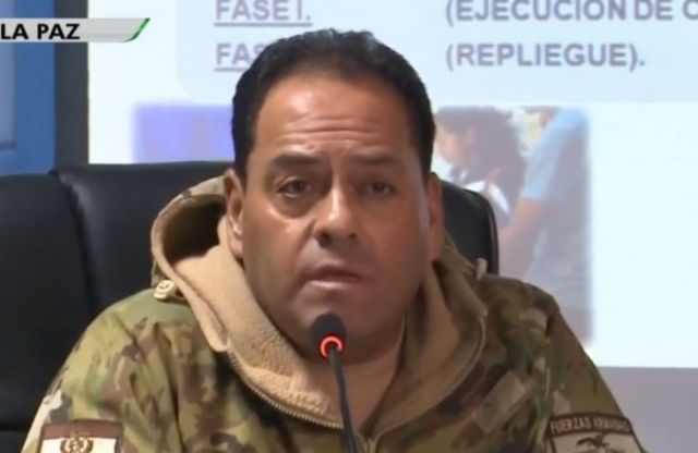 Ordenan aprehender a excomandante de FFAA