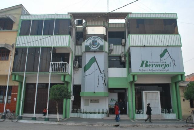 Trabajadores municipales de Bermejo se encuentran en paro escalonado