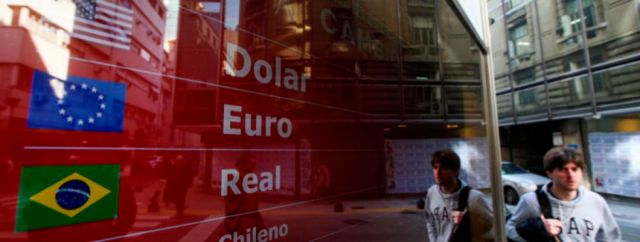 Monedas de América Latina se deprecian por la pandemia