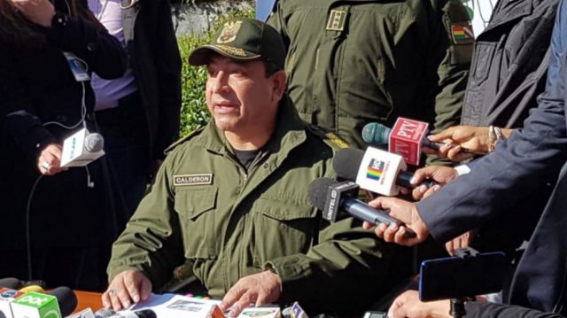  Policía investiga el paradero del excomandante Calderón por caso ‘golpe’ 