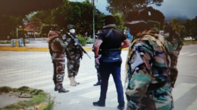 Madre de exministro Núñez se encuentra afectada tras la orden de aprehensión contra su hijo