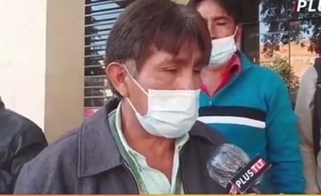Vecinos de Valle Hermoso protestan en solicitud de maestros para sus hijos en Tarija 