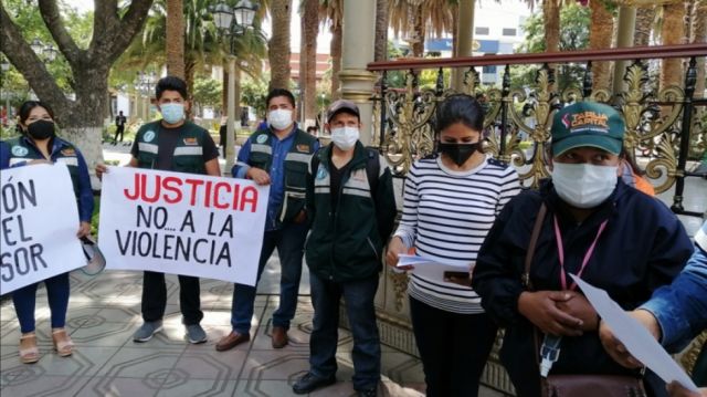 Agresor de trabajadora de EMAT sigue en libertad, exigen justicia en Tarija