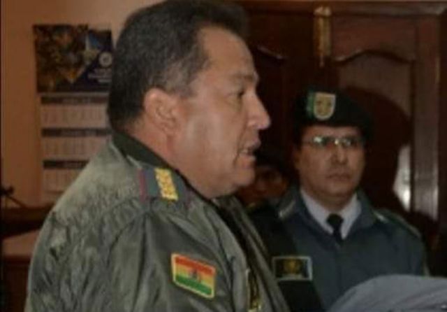 Juez determina detención preventiva para excomandante del Ejército por supuesto ‘golpe’