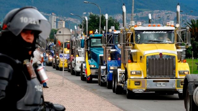 Autobuses se suman a huelga de camioneros en Perú