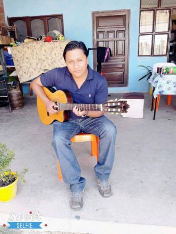 Roger Carlo Ayaviri, los contrastes entre el aula y la administración