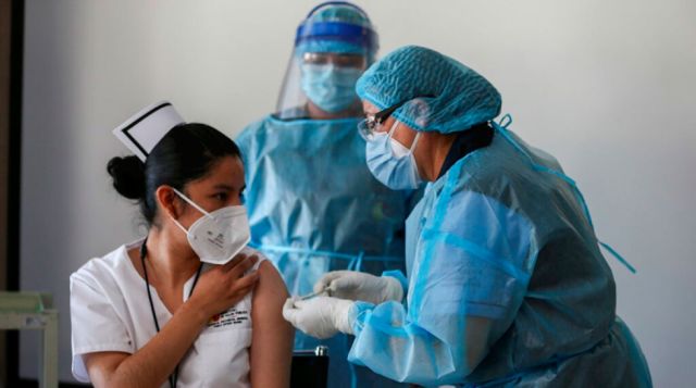 “Vacunas VIP”: Allanan sede de Salud de Ecuador