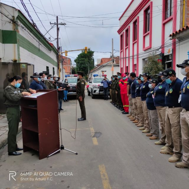  Alcaldía de Tarija entrega dos camionetas a la FELCV