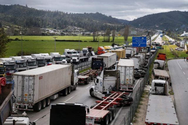 Perú: anuncian solución de huelga de camioneros