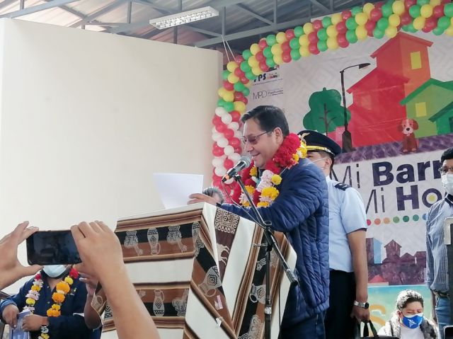 Arce entrega obras y aprovecha  para impulsar campaña de Ruíz