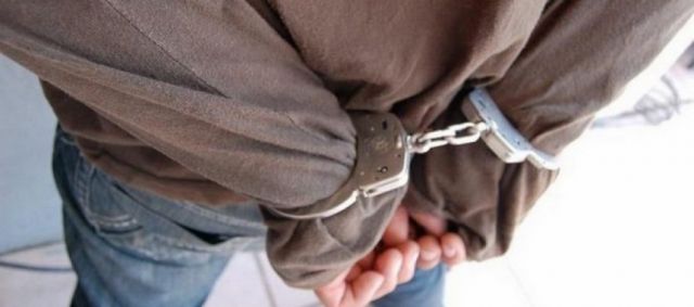 Fue atacado por su hijo de 19 con un arma blanca
