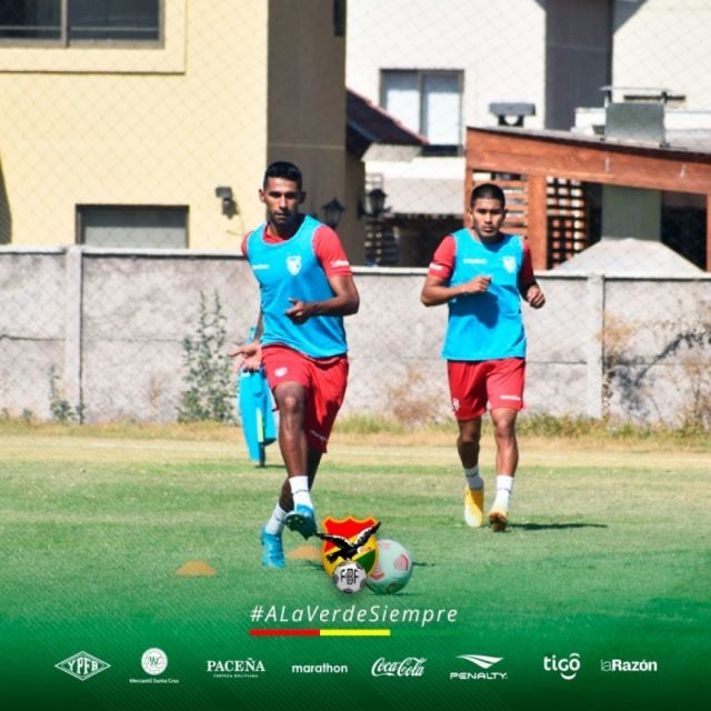 La Selección Boliviana trabaja con plantel completo en Chile