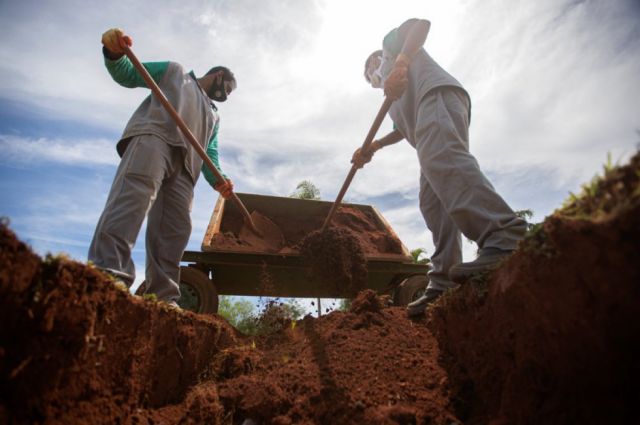 Brasil supera las 300.000 muertes por Covid-19 