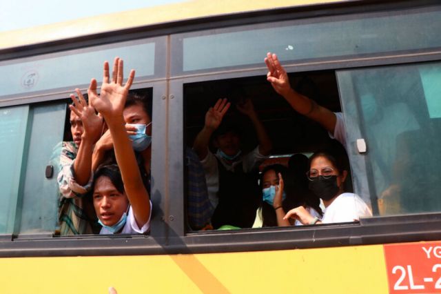 Myanmar: ejército libera a cientos de manifestantes