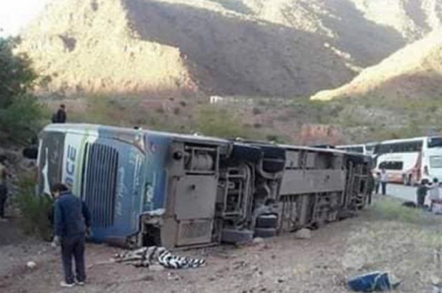 Vuelco de bus que venía  a Tarija dejó 8 fallecidos 