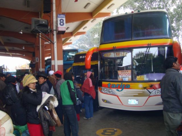 Defensoría de Tarija realiza operativos de control sorpresa en la Terminal de Buses