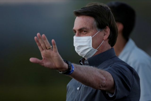 Bolsonaro promulga decreto que extiende auxilio económico de emergencia a brasileños