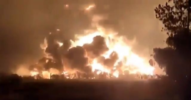 Una gran explosión sacude una refinería de petróleo en Indonesia (VIDEO)