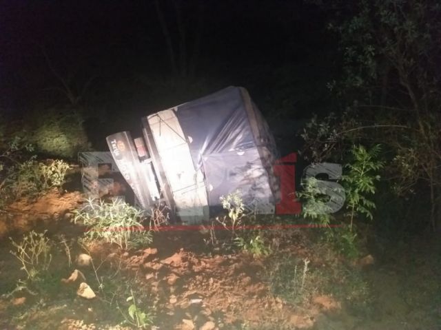 Camión se embarranca en la ruta al Chaco, no hay heridos