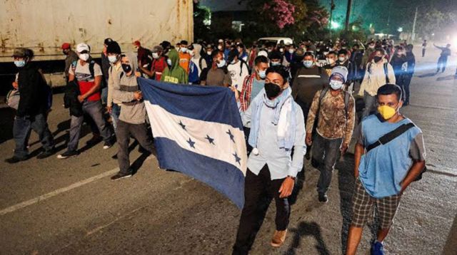 Caravana migrante de hondureños parte a EEUU