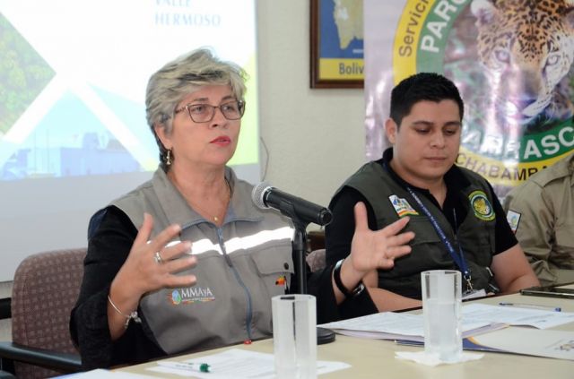Ordenan la aprehensión de la exministra Pinckert