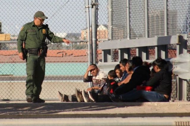 Cifras récord  de migrantes  detenidos  en EEUU