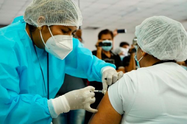 Covid, vacunación masiva iniciará en fronteras
