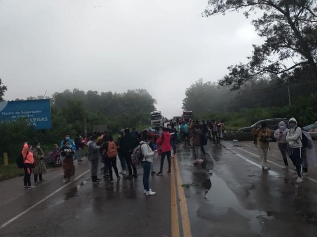 Estudiantes de enfermería bloquean la ruta 9 de Yacuiba