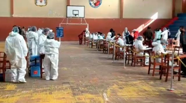 Covid: vacunación masiva sigue con problemas