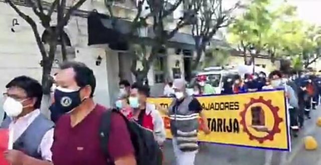 Fabriles de Tarija se movilizan y denuncian despidos injustificados y falta de cancelación de salarios