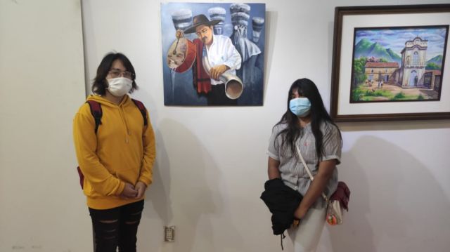 Carlos Tapia y Daniela Vásquez aprovecharon la tarde para ver la exposición. 