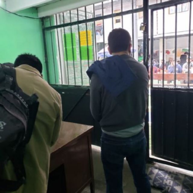 Exministro Guzmán retorna a la cárcel de San Pedro tras asistir al entierro de su padre