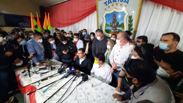 Preocupado, Montes afirma que Unidos lidera la votación 