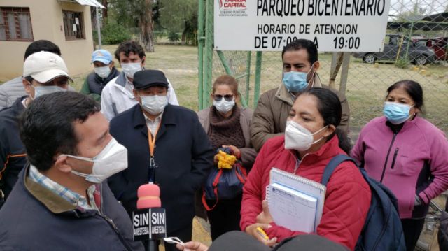 Pese a tener fecha de pago,  padres bloquean por bono en Tarija