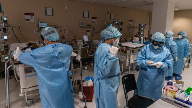 Chile con menos contagios, pero más hospitalizaciones