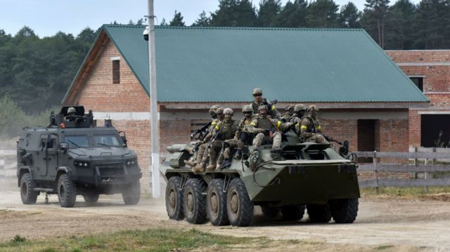 Rusia y Ucrania realizan ejercicios militares