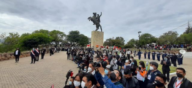 Gestos (y puñaladas) en un 15 de Abril post - electoral muy político