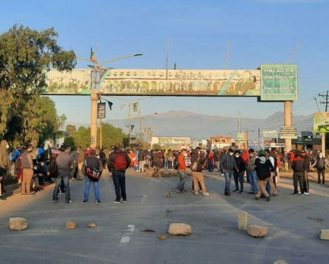 Fabriles de Cochabamba protestan en demanda de reincorporación de trabajadores