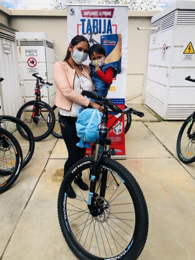 Cemento El Puente entregó las 50 bicis Venzo sorteadas 