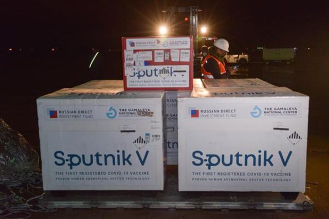 Arce anuncia el arribo de 200.000 dosis de vacunas Sputnik V