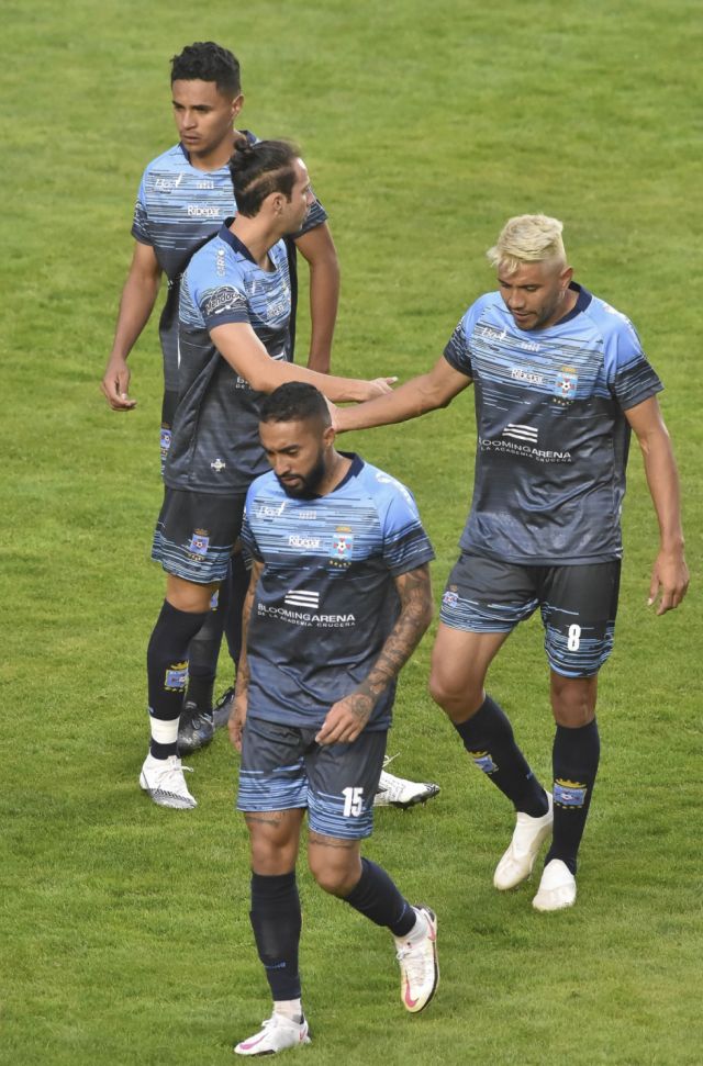 Jugadores de Blooming reclaman el pago de sueldos 