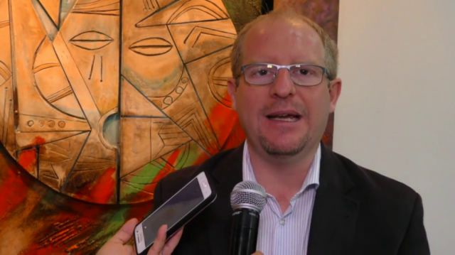 Oliva autoriza transición y suspende contrataciones