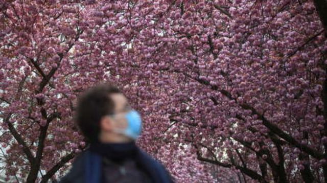 "Bofetada a la OMS": Científicos exponen diez pruebas "sólidas y consistentes" de la transmisión del coronavirus por el aire