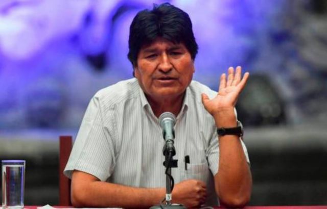  Morales anuncia freno al “antievismo” dentro el gobierno y purga de renovadores
