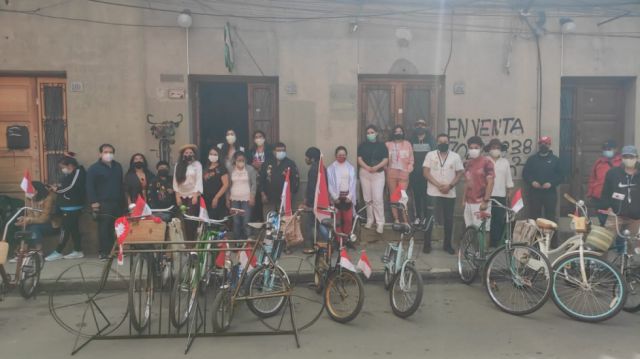 Los asistentes llegaron al evento con sus bicicletas.