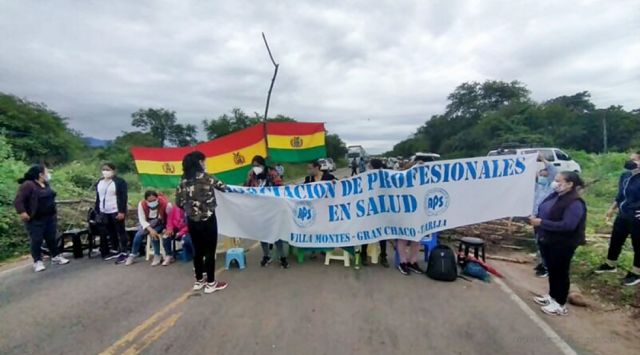 Yacuiba: salubristas dan una pausa al bloqueo por salarios