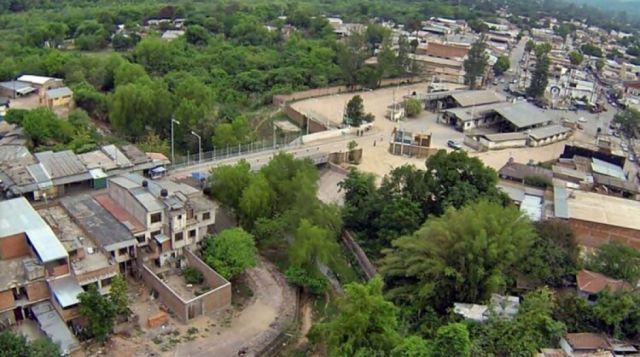 Transporte pesado bloquea el Puente Internacional en San José de Pocitos 