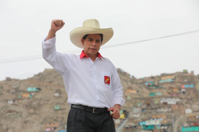 Balotaje: Castillo prosigue campaña en Perú